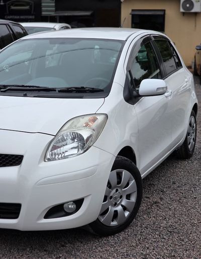 Toyota Vitz thumbnail 1