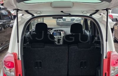Toyota Ractis miniatura 14