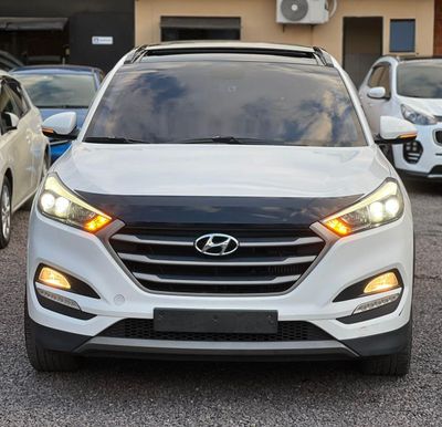 Hyundai Tucson thumbnail 1