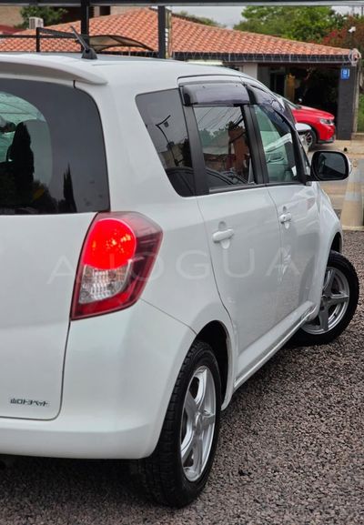 Toyota Ractis miniatura 8