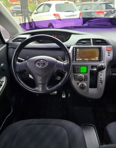 Toyota Ractis miniatura 8