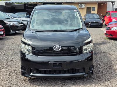 Toyota Voxy thumbnail 1