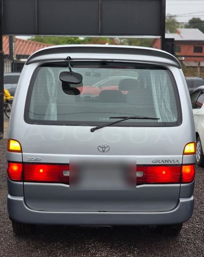 Toyota Granvia miniatura 5