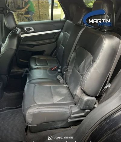 Ford Explorer miniatura 8
