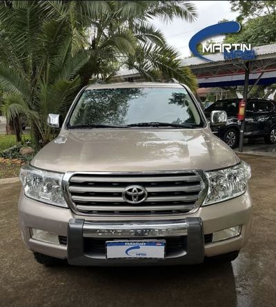 Toyota Land Cruiser thumbnail 1