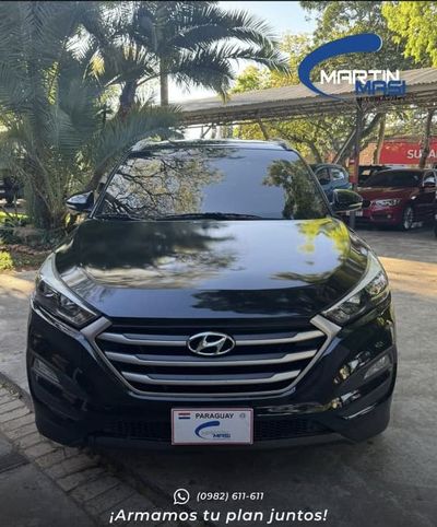 Hyundai Tucson thumbnail 1