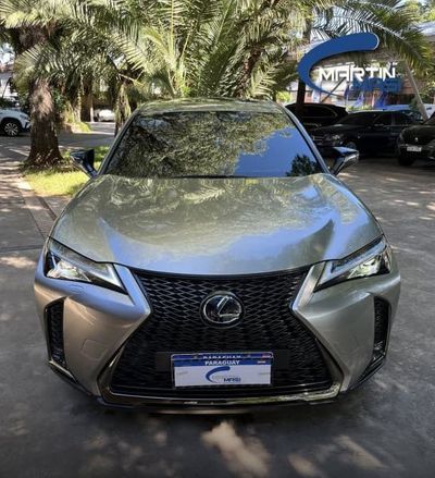 Lexus UX 250h thumbnail 1