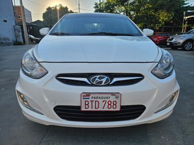 Hyundai Accent thumbnail 1