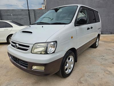 Toyota Noah thumbnail 1