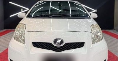 Toyota Vitz miniatura 2