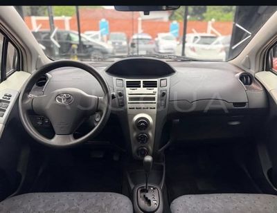 Toyota Vitz miniatura 4