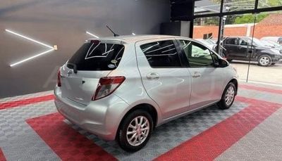 Toyota Vitz miniatura 6