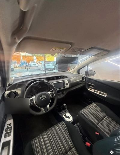 Toyota Vitz miniatura 7
