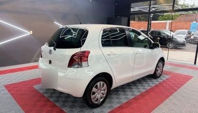 Toyota Vitz miniatura 7