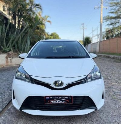 Toyota Vitz thumbnail 1