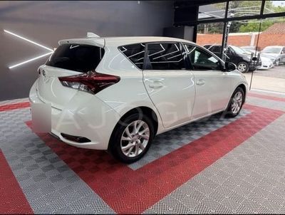 Toyota Auris miniatura 4