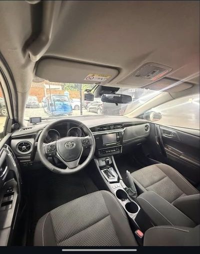 Toyota Auris miniatura 5
