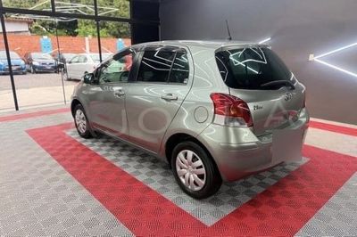 Toyota Vitz miniatura 4