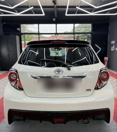 Toyota Vitz miniatura 9