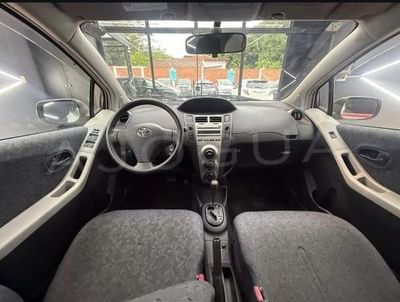 Toyota Vitz miniatura 6