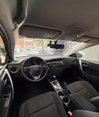 Toyota Auris miniatura 3