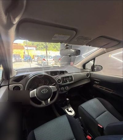 Toyota Vitz miniatura 8