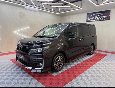 Toyota Voxy thumbnail 1