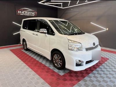 Toyota Voxy miniatura 3