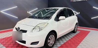 Toyota Vitz miniatura 3