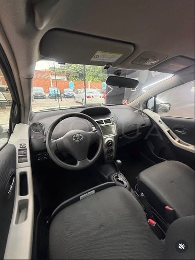 Toyota Vitz miniatura 6