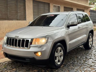 Jeep Grand Cherokee thumbnail 1