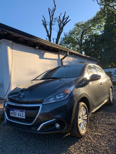 Peugeot 208 thumbnail 1