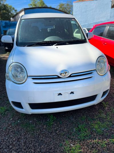 Toyota Sienta thumbnail 1