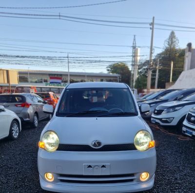 Toyota Sienta thumbnail 1