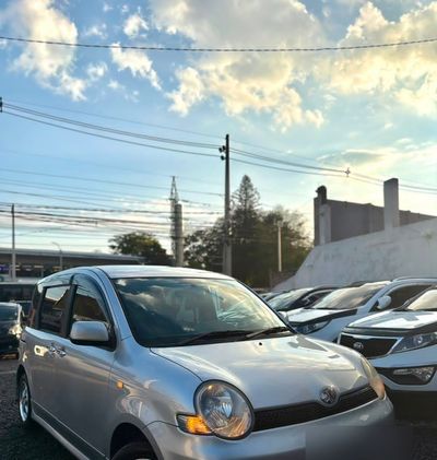 Toyota Sienta miniatura 3