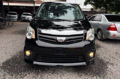 Toyota Noah thumbnail 1