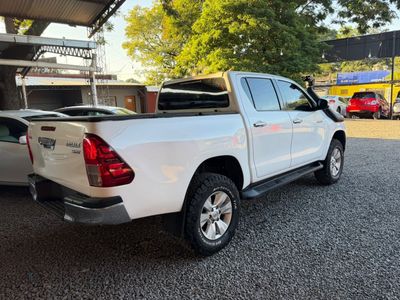 Toyota Hilux miniatura 4