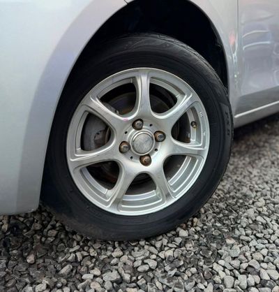 Toyota Vitz miniatura 4