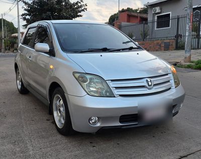 Toyota Ist miniatura 2