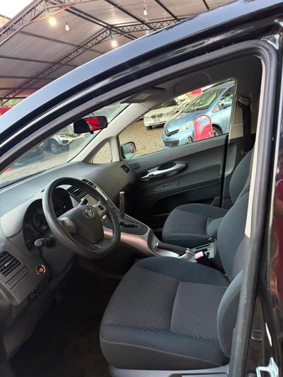 Toyota Auris miniatura 6