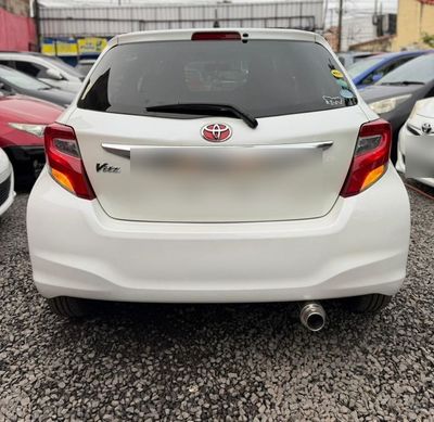 Toyota Vitz miniatura 8