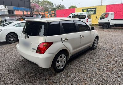 Toyota Ist miniatura 2