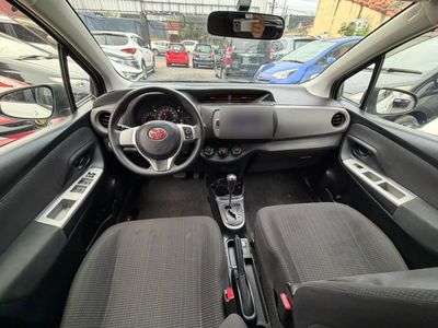 Toyota Vitz miniatura 6