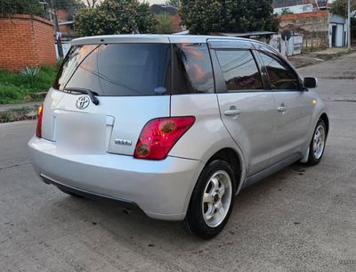 Toyota Ist miniatura 9