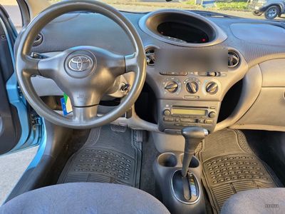 Toyota Vitz miniatura 8