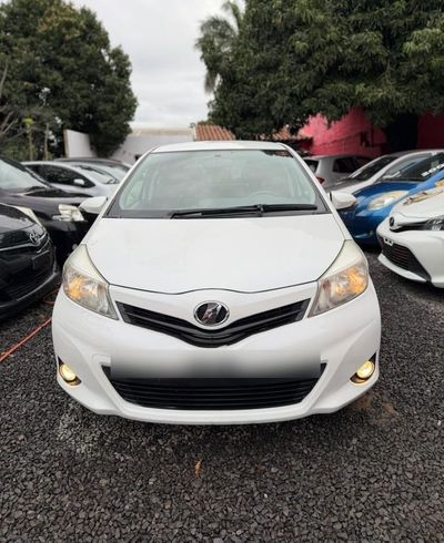 Toyota Vitz miniatura 3