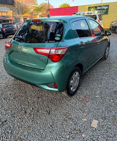 Toyota Vitz miniatura 10