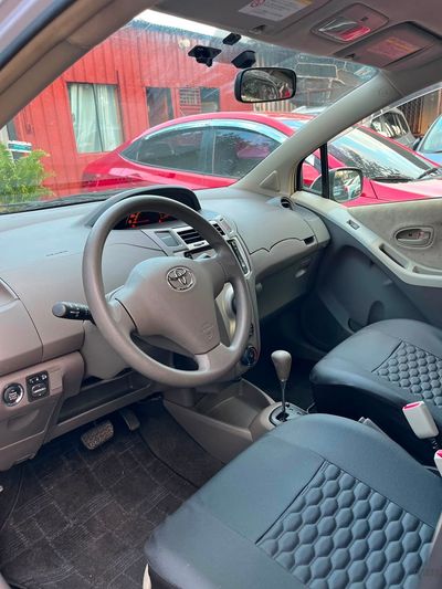 Toyota Vitz miniatura 4