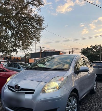 Toyota Vitz miniatura 10