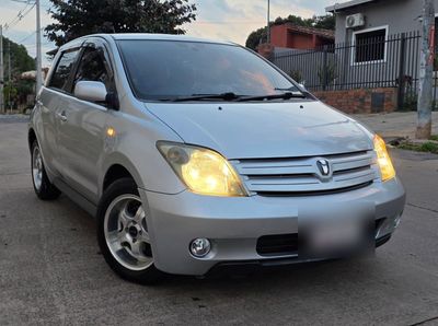 Toyota Ist miniatura 3